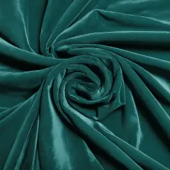 Terciopelo verde azulado con pliegues que forman un remolino. Aprende como arreglar terciopelo chafado para restaurar su suavidad.