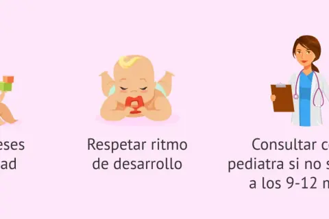 Bebé de 6-9 meses jugando, otro bebé boca abajo y una pediatra. Si un bebé no se sienta a los 9-12 meses, consultar con el pediatra.