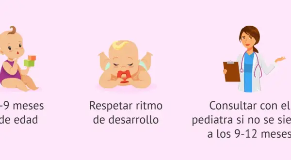 Bebé de 6-9 meses jugando, otro bebé boca abajo y una pediatra. Si un bebé no se sienta a los 9-12 meses, consultar con el pediatra.