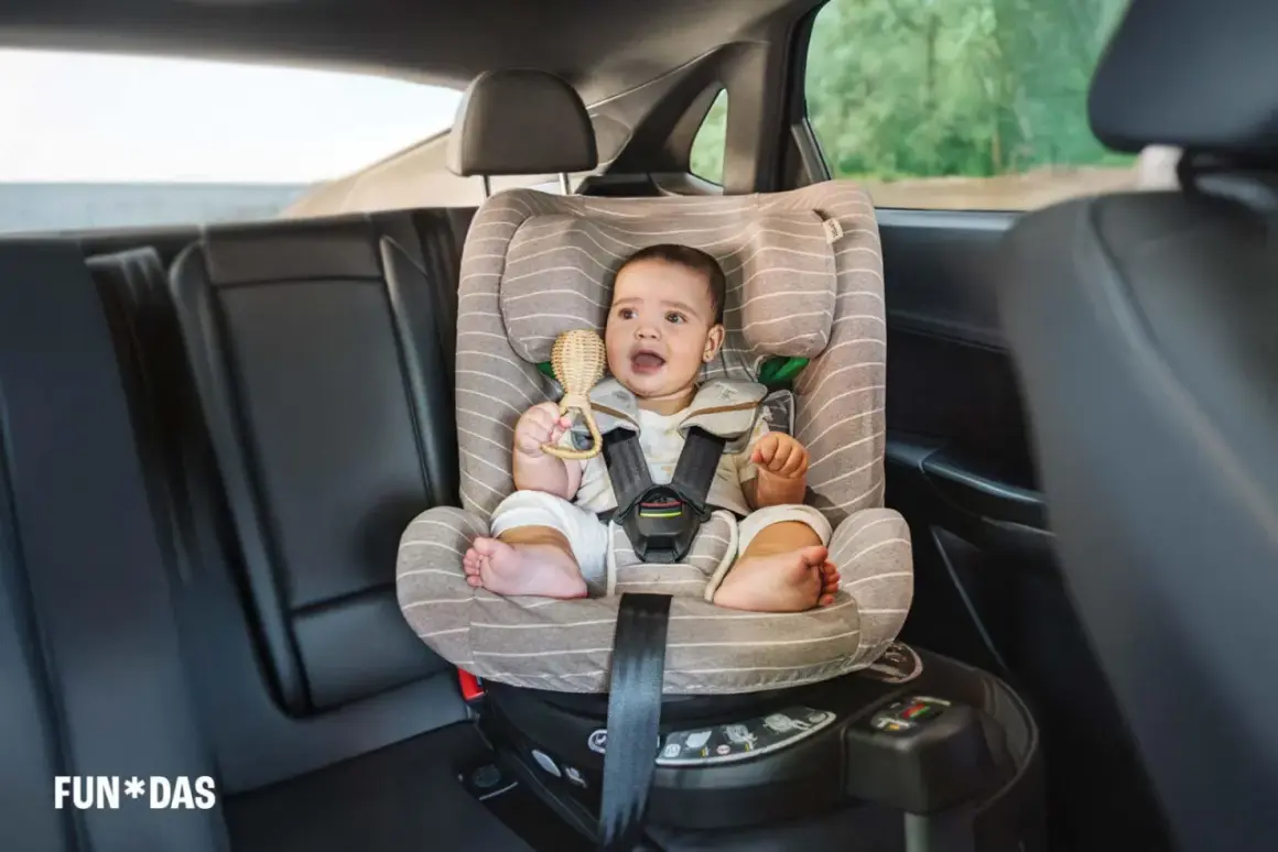 Bebé en silla de auto, seguro y cómodo. La pregunta es hasta que edad los niños deben usar silla de auto.