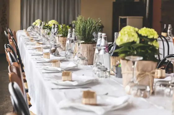 Ideas para decorar mesas de comunión con estilo y sin recargar